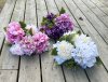 Vacker stor bukett med mixade blommor