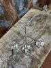 Vacker och elegant mistel i silver med diamant inslag 