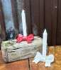 Rosett ljusstake i rött och vitt porslin 