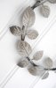 Vacker handgjord järn krans med zink gråa blad rosenblad i plåt. Att dekorera med inomhus som utomhus. Detaljrik och välarbetad.