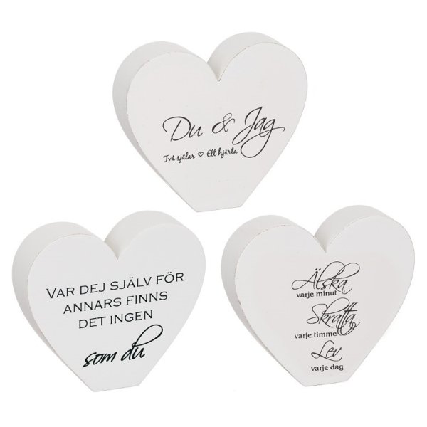 Vitt stående hjärta i trä med fabriksnötta kanter och svart text på en sida . Finns i flera olika text modeller -Glöm ej att