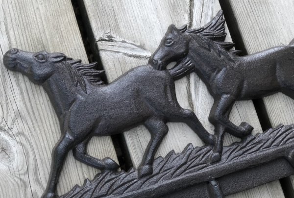 Vit förlängnings krok i järn. Med krok i båda ändarna att hänga och förlänga med utomhus som inomhus. 29cm Säljes per styck e