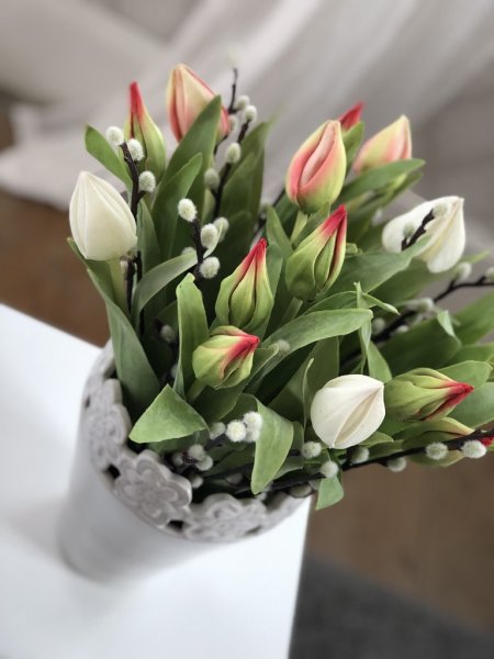 Vide kvist videkissar på gren verklighetstrogna konstgjorda. Att dekorera och pynta med.