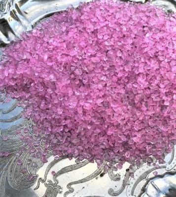 Rosa glasstenar / krossten att dekorera med. I en mjuk rosa nyans att ha i arrangemang av ljus eller blommor tex. ca 430g