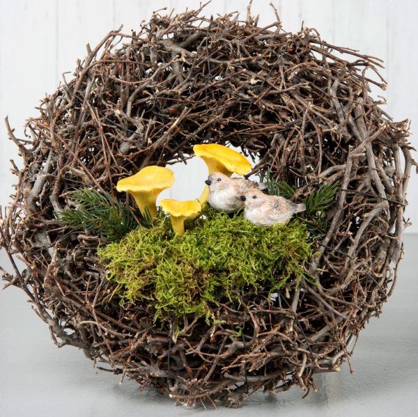 Konstgjord gul kantarell att dekorera med. Välarbetad och vacker i verklighetstrogen modell. Att dekorera med ensam som flera ti