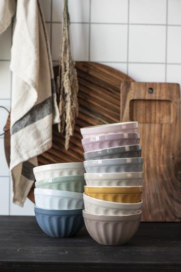 Mynte skål i nyans brun Mustard. Perfekt i storleken till frukosten, desserten eller plock skålar. Tillverkad i stengods av hög