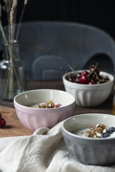 Mynte skål i nyans English Rose. Perfekt i storleken till frukosten, desserten eller plock skålar. Tillverkad i stengods av hög