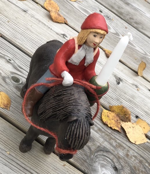 Hästen Pysen att dekorera med. Designad av Erkers Marie Persson Leksand. Unik i sin stil och modell. Ett Svenskt hantverk ut öve