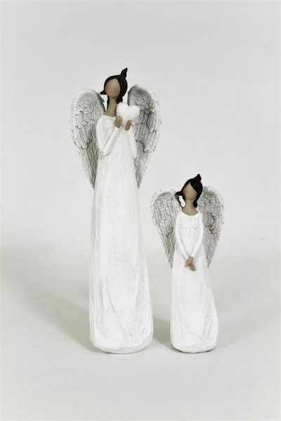 Vacker vit ängel Silje med stora vingar och vitt hjärta . Går i en matt mjuk vit nyans. Finns i tre olika storlekar -Större -Mel