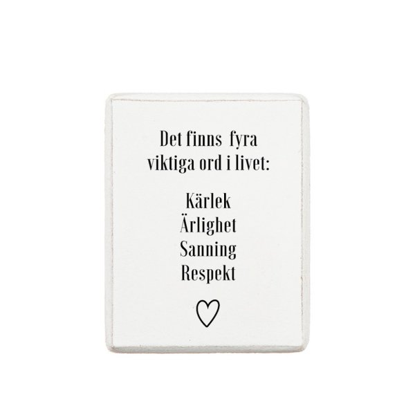 Vita kylskåpsmagneter i trä med text och fabriks slitna inslag. Magnet på baksidan. Finns i flera olika modeller -Det finns fyra