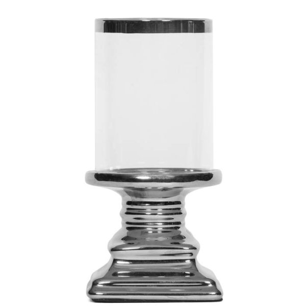 Vacker och elegant ljusstake Andrea i silver med cylinderglas. För värmeljus eller smalare blockljus ev batteri ljus. Finns i tr
