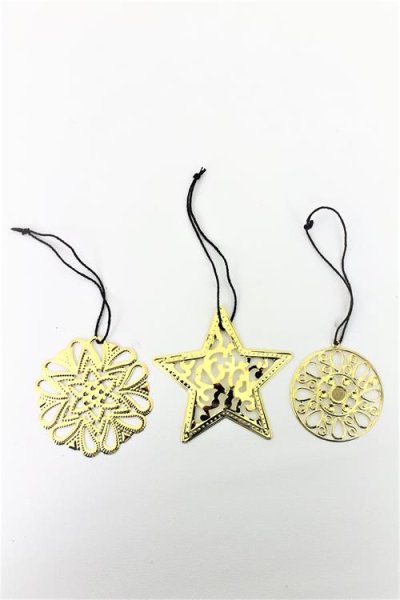 Vackert hänge i guld färgad plåt. Finns i tre olika modeller. -Stjärna -Rund -Rund med vågad kant Snöre till upphängning upptill