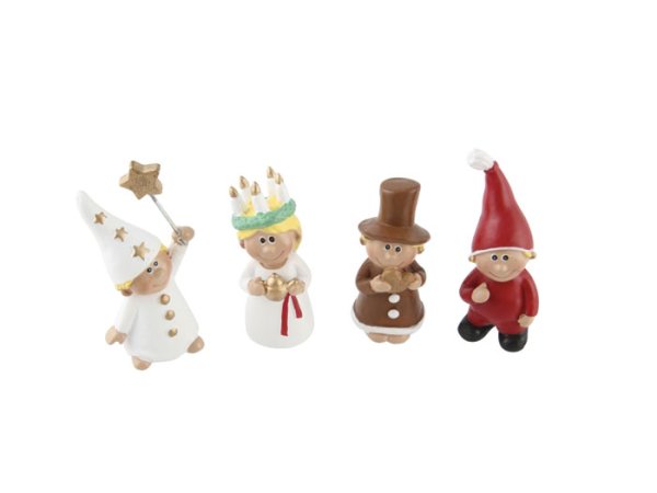 Luciatåg i söt och rolig mindre modell. I set om fyra stycken figurer. Lucia, stjärngosse, pepparkaksgubbe och jultomte. Detalj