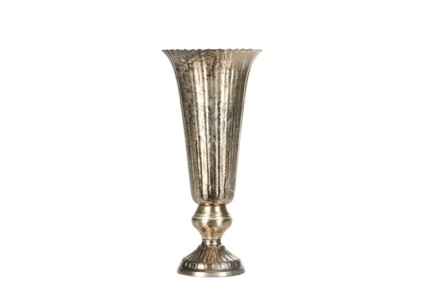 Vackra vaser/krukor/pokaler i antik stil. Stilfulla och eleganta i smäcker modell på fot. Går i en antik champagne färgad nyans.