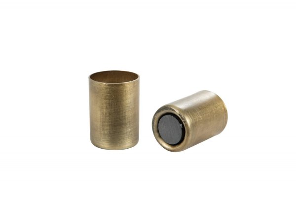 Ljushållare med magnet. För vanliga ljus tex kronljus. Att sätta på metall ljusfat eller liknande för att göra din egen ljusstak
