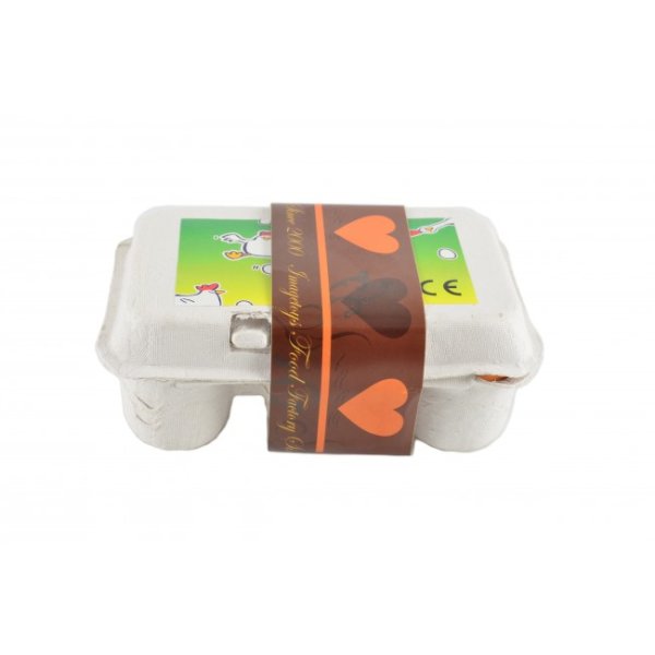 Ägg i trä i äggkartong