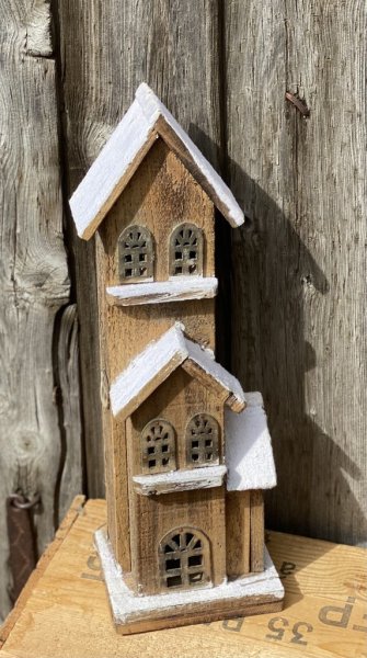 Jul kyrka / hus Natur med belysning vinter vacker med puder snö
