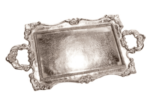 Elegant bricka till lika ljusfat i silver med handtag och dekorerat spets liknande mönster runt om. Tyngre i modeller med en ant