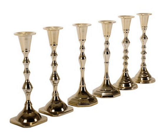 Klassisk ljusstake i guld / mässing för vanliga ljus (kronljus). Finns i sex olika modeller -Åttkantig fot randig -Åttkantig fot