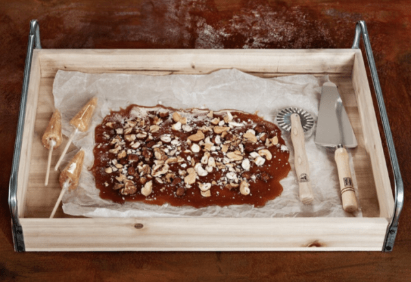 Gammaldags paraplyklubba med klassisk smak av knäck. Tillverkade i Sverige. 20 gram per klubba. Ingredienser: Vatten, Sock