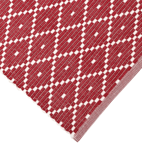 Matta Ella i vitt och rött med gammeldags mönster