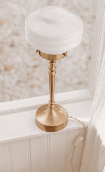 Bordslampa Opal med guld fot