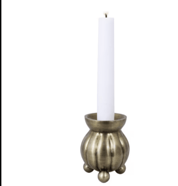 Ljusstake i antik guld på kul fötter