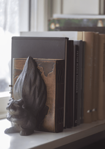 Bokstöd ekorre i järn