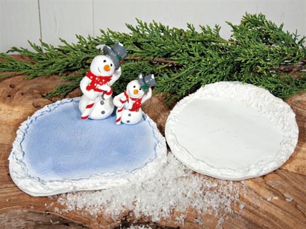 Vinter platta med snö och is. Till dekoration och jullandkap. Att ställa tomtar som åker skridskor på tex eller göra en frysen s
