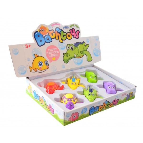 Färgglad badleksak i plast. Uppdragbar med rörliga armar. Man skruvar upp djuret och den simmar i vattnet genom att röra på sina