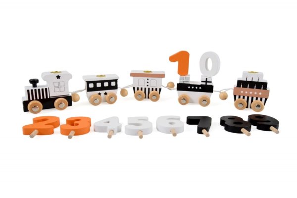 Födelsedags tåg i trä med hållare för ljus samt med siffror att byta ut anpassat efter åldern på den som fyller, medföljande sif