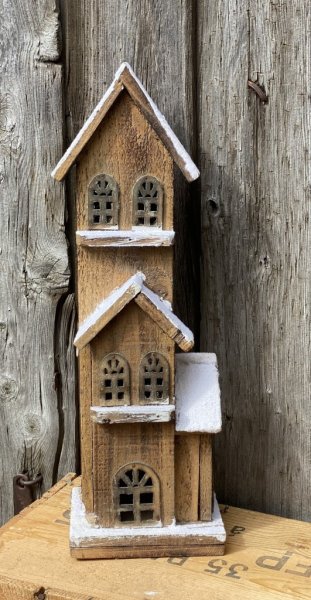 Jul kyrka / hus Natur med belysning vinter vacker med puder snö