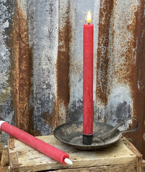 Röda timer ljus / antikljus med kallt klart sken vitt ljus, tillverkade av riktigt vaxljus Ser ut som vanliga ljus men går på ba