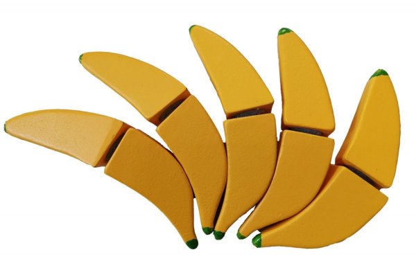 Banan i trä som sitter ihop med magneter så man kan leka med dom bygga och dela på. Perfekt för leksaks köket. Mäter Säljes