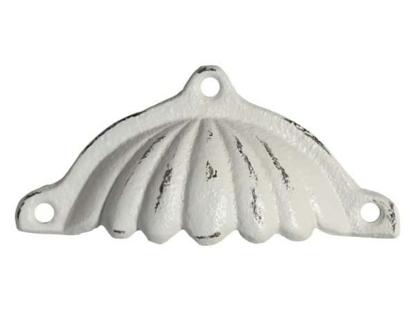 Småformat handtag modell snäcka i järn. Går i en antik vit lätt ruffig nyans. Ett handtag som både kan sitta med öppningen upp n