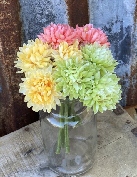 Färgglad bukett med söta utslagna blommor om 3 i varje bukett. Finns i tre olika nyanser -Gult -Rosa -Grönt Lika fina var för si