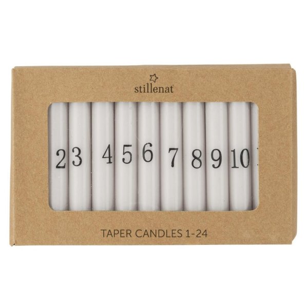 Vita ljus med siffror i rött till advent. Mindre ljus i modell julgransljus . I förpackning om 24st ljus. Från Ib Laursen H: 10