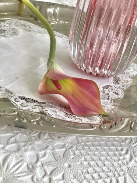 Ljus rosa Calla vacker konst blomma med lång stjälk. Välarbetad, verklighetstrogen konstblomma i snitt modell. Att ha i en sing
