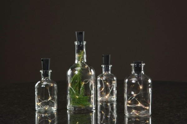 Ledslinga i kork modell för flaskor mm. Att sätta korken i flaskan så lyser slinga inuti flaska. 8 lampor om 40cm Batteri driv