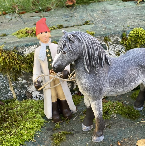 Hästen Apelgrå en handmålad marmorerad grå/svart skönhet med grå/svart man att dekorera med. Designad av Erkers Marie Persson Le