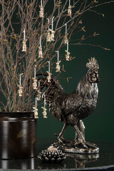 Liten söt kanin att hänga i guld. Att dekorera med i påskriset hänga i fönstret eller sätta i en krans på dörren tex. Guld färga