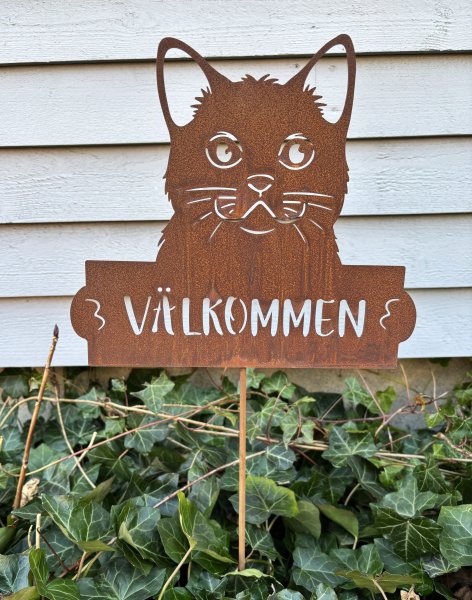 Välkommen skylt i rost med katt på pinne
