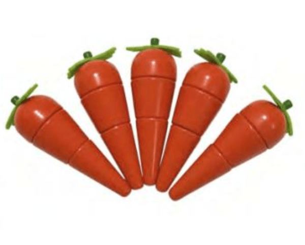 Morot i trä som sitter ihop med magneter så man kan leka med dom bygga och dela på. Perfekt för leksaks köket. Mäter Säljes