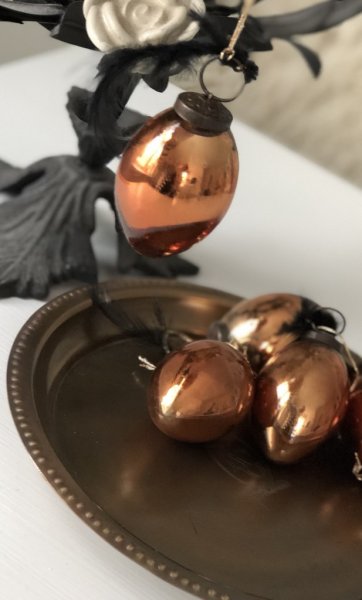 Koppar ägg påsk ägg att hänga och dekorera med. Designade i en gammeldags stil och går i en gammeldags nyans av koppar / antik g