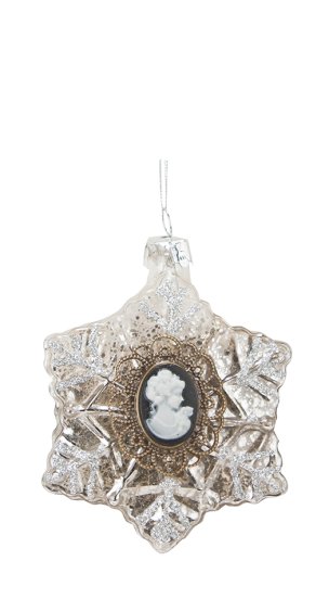 Stjärna / julgranskula i glas / fattigmanssilver. Vackert dekorerad med pärlor och gammeldags motiv . Hänger i band upptill. Mä