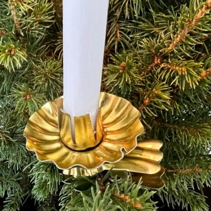 Hållare / ljusstake till julgransljus med nypa. I gammeldags modell i guldfärgad metall. Att sätta i julgranen, nypa fast på ett