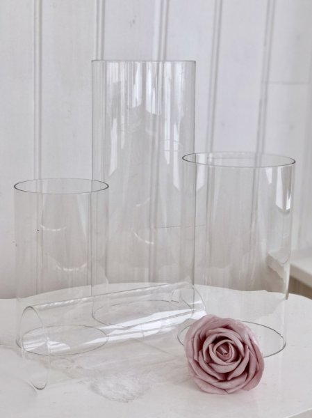 Cylinderglas med öppen botten samt topp. Extra glas till ljusstakar och ljusglas. Eller enbart till dekoration. Finns i fyra oli