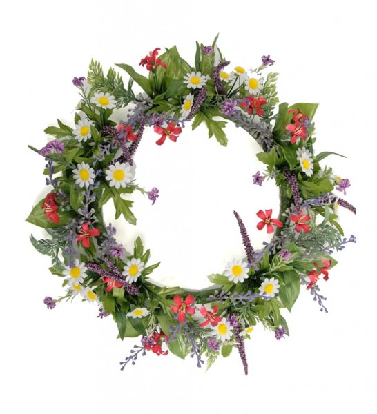 Vacker sommar krans med bla lavendel, prästkragar och gröna blad. I fyllig rund modell, att hänga på ytterdörren på vitrinskåpet