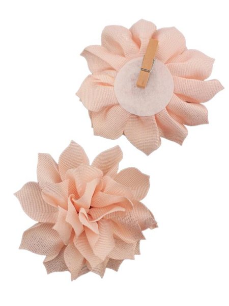 Fluff blomma i tyg på nypa