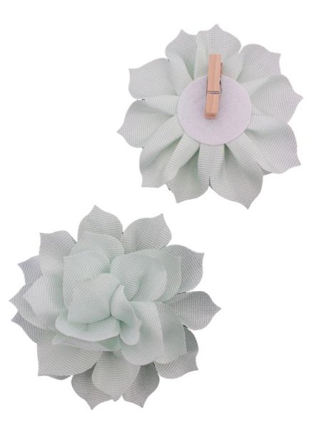 Fluff blomma i tyg på nypa